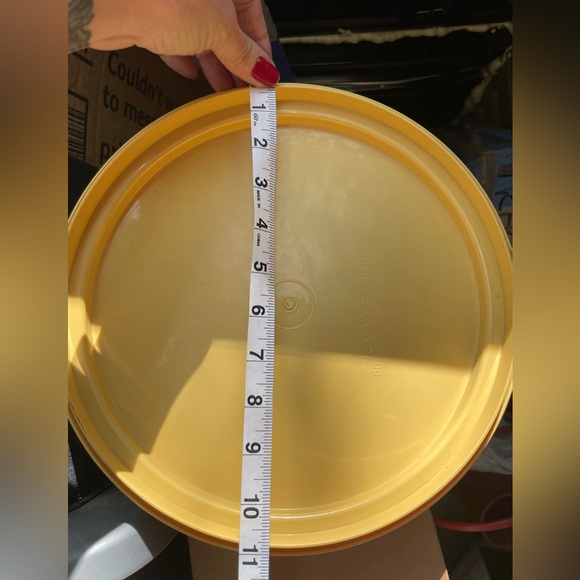 Vintage Large Round Tupperware Cake Carrier, Harvest Gold - Picture 9 of 9